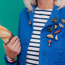 Load image into Gallery viewer, Brooch Croissant
