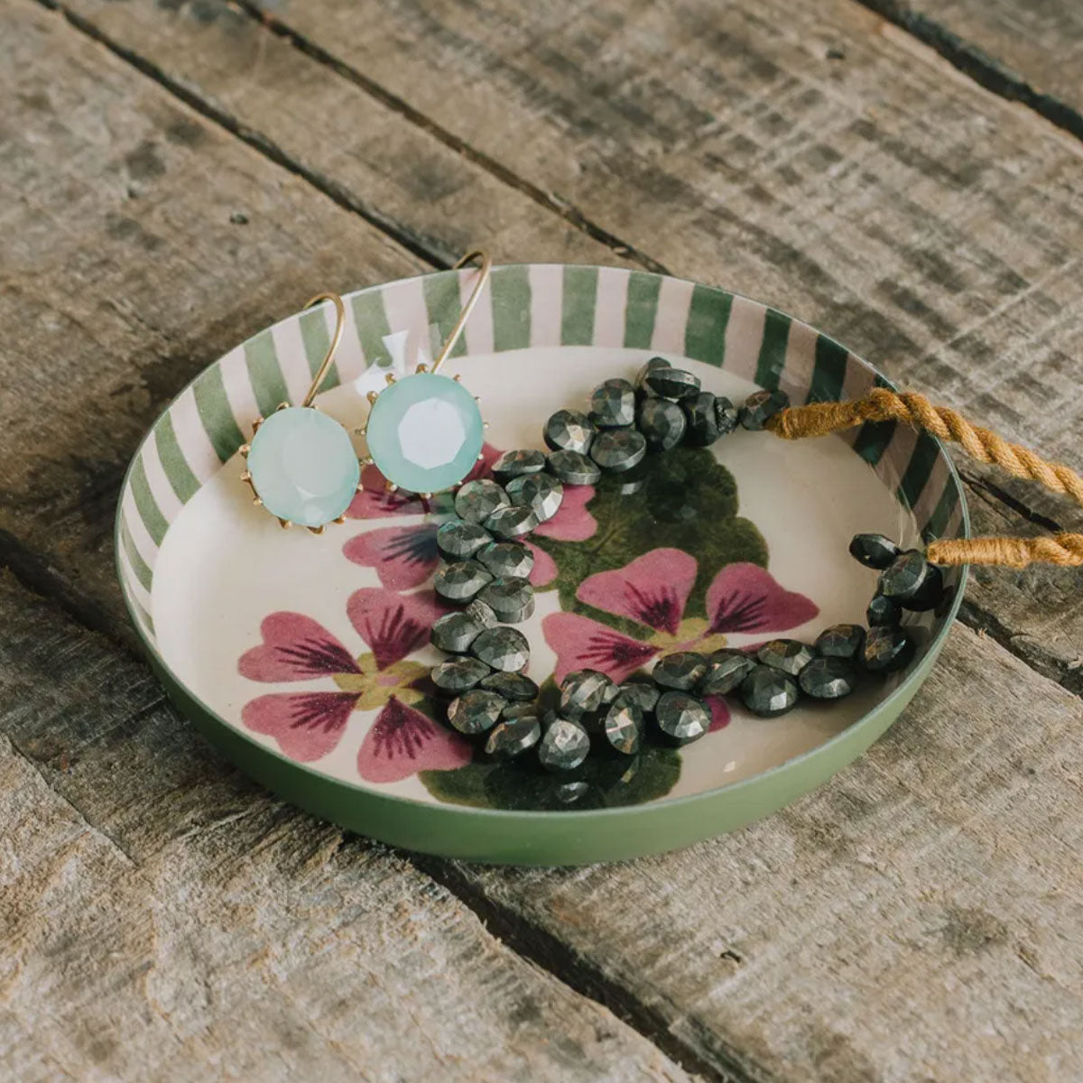 Enamel Tray Round Geranium